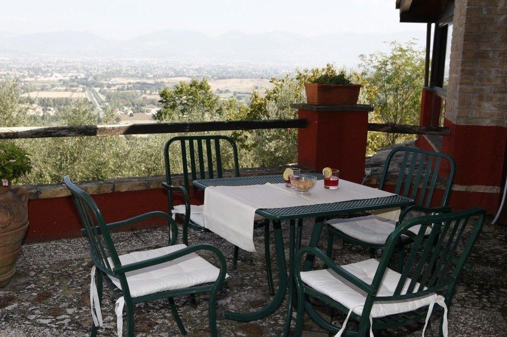Il Poggio Dei Pettirossi Hotel Bevagna Exterior photo
