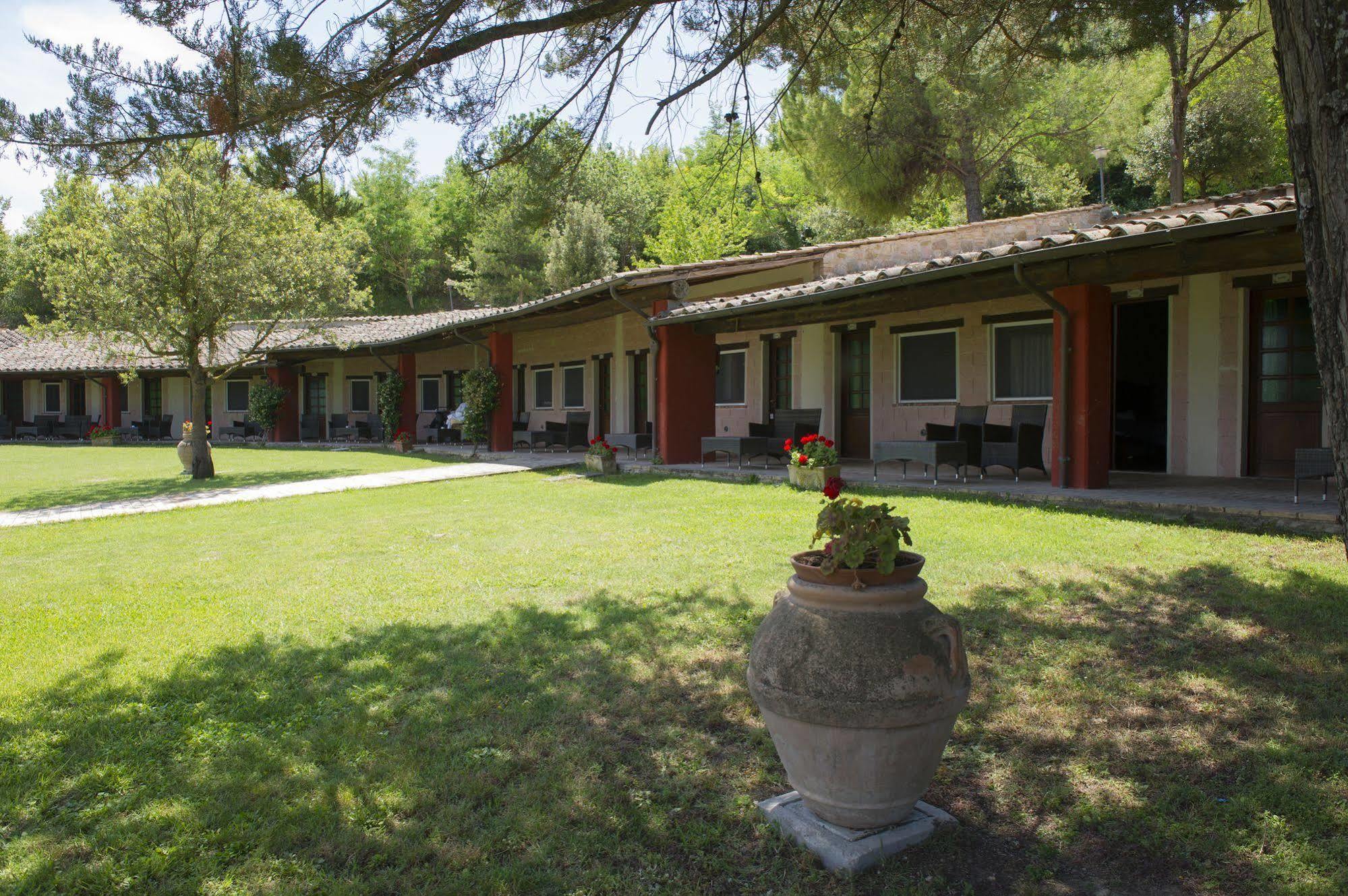 Il Poggio Dei Pettirossi Hotel Bevagna Exterior photo