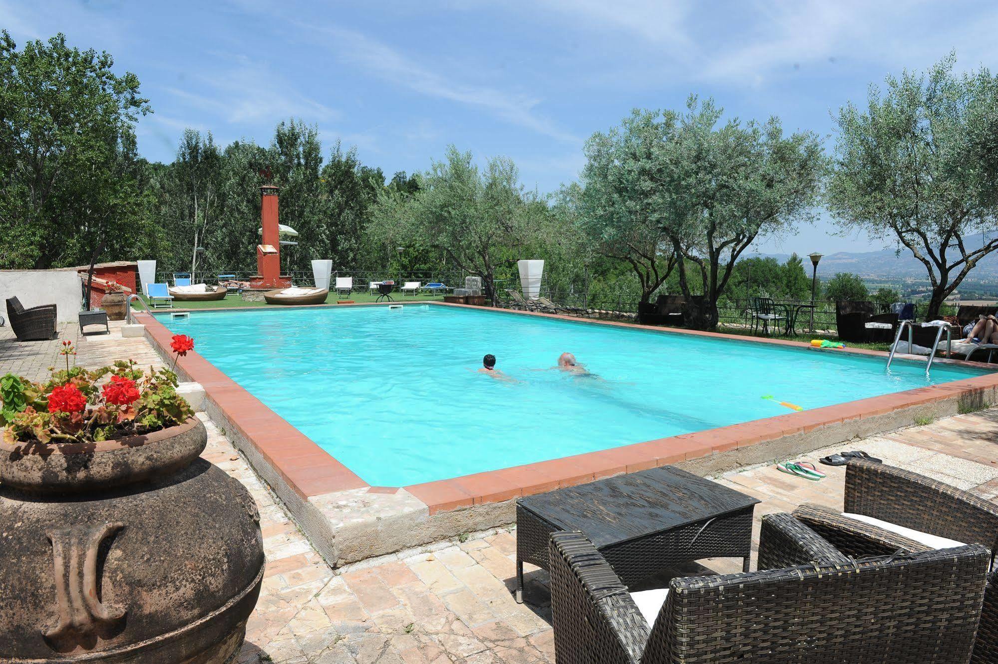 Il Poggio Dei Pettirossi Hotel Bevagna Exterior photo